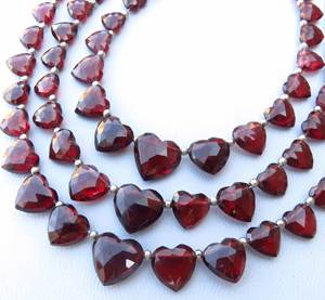 Cuentas de Granate de Mozambique Rojo de Alta Calidad, 7-10 mm, Talladas a Mano, Corte Facetado en Forma de Corazón, 25 Cuentas para Joyería - Product Image 3