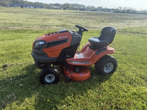 เครื่องตัดหญ้า Husqvarna YTH22V42 ปี 2016 ขาย - Product Image 1