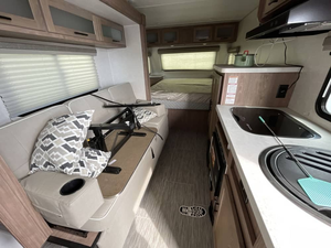 Caravane de voyage légère et moderne de qualité supérieure, modèle 2022, utilisée, type Forest River & Rockwood Mini Lite, à vendre - Product Image 2