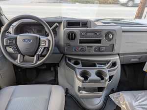 Investissement intelligent 2026 Ford E-Series Cutaway RWD, un châssis commercial robuste propulsé par un moteur essence V8 standard de 7,3 L - Product Image 5