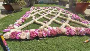 Chaadar de mariage floral artificiel personnalisé-Blanc cassé avec des fleurs et des perles de pivoine pastel, auvent d'entrée de mariée pour la mariée et le marié - Product Image 2