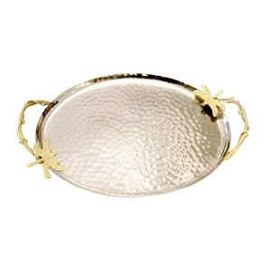 Bandeja de servicio de plata pulida con asas de latón adornadas Servidor de acero inoxidable de lujo para comedor y alojamiento - Product Image 2