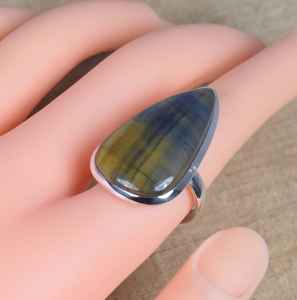 แหวนเสือเหล็ก เงินแท้ 925 ทรงลูกแพร์ ประดับเพชรทรงคาโบชอง ของขวัญสำหรับเธอ - Product Image 4