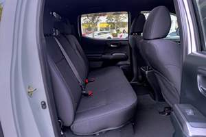 Toyota Tacoma TRD Sport Doble Cabina 4x4 2017 Usada, ~25,700 Millas, 1 Dueño, Paquete TRD Sport, Propiedad de Florida - Product Image 5