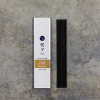 Assortiment de bâtonnets d'encens au bois de santal : 5 variétés (Bois de santal, Rose, Sauge blanche, Sakura, Bois de santal d'Awaji, Île d'Awaji, Japon)