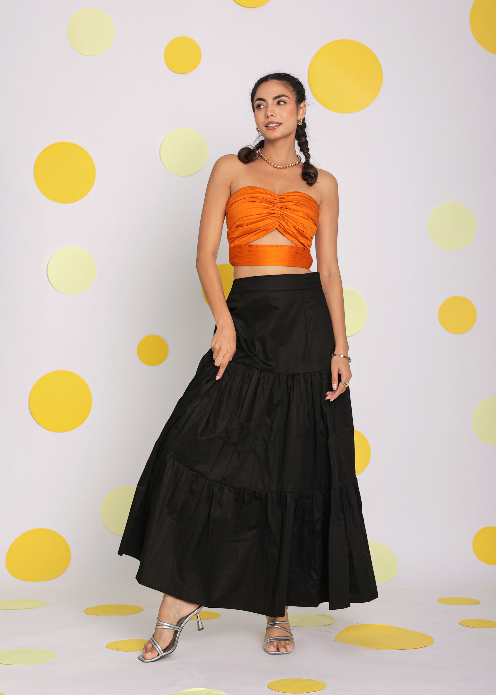 สีส้มและสีดำ