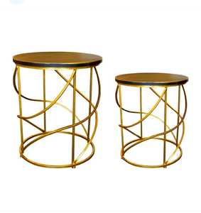 Table basse contemporaine de luxe en métal doré avec plateau en verre élégant élément décoratif moderne pour les meubles de chambre à coucher de salon - Product Image 2