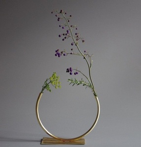 Florero moderno de metal con base de mármol sólido, diseño cilíndrico minimalista, decoración de mesa de lujo para sala de estar o comedor. - Product Image 3