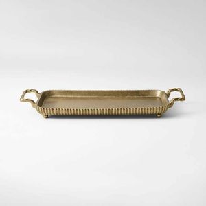 Bandeja de servicio de metal de diseño intrincado con lujosos grabados florales, perfecta para reuniones y celebraciones navideñas - Product Image 1