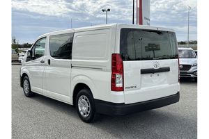 Voiture d'occasion de qualité et abordable, Toyota Hiace 2019, conduite à droite - Product Image 3