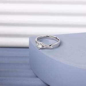 Bague de fiançailles en or blanc massif 14 carats avec bande infinie, diamant cultivé en laboratoire, design romantique, bijoux fins pour mariage et anniversaire - Product Image 4