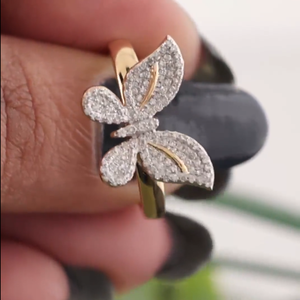 แหวนเพชรทรงกลมเจียระไนแบบบริลเลียนท์  ที่ได้รับการรับรองจาก IGI  ผลิตจากเพชรที่เพาะเลี้ยงในห้องปฏิบัติการ  สไตล์ฮิปฮอป  ประดับเพชรแบบช่อง  รูปทรงผีเสื้อ  สำหรับผู้หญิง  ใส่ไปงานปาร์ตี้ - Product Image 5