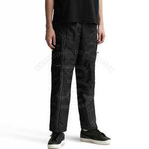 Pantalones deportivos de nailon ligeros personalizados para hombre, pantalones de chándal lisos de Color sólido con diseño de tubería personalizado - Product Image 6