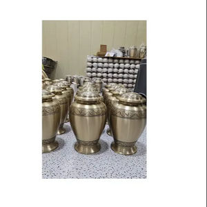 Urnas de Cremación de Latón Estilo Americano Más Vendidas, Capacidad de 220 Pulgadas Cúbicas, Diseños Personalizables, Funerales para Adultos - Product Image 1