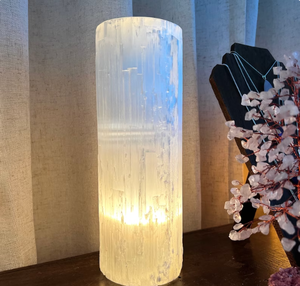 Lámpara de cristal de selenita natural a granel de gran oferta de la mejor calidad con parte superior plana de ALIF CRYSTAL AND AGATE - Product Image 2