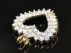 Colgante de Plata de Ley 925 Chapado en Oro con Diseño de Corazón Brillante y Moissanita para Regalo, para Hombres y Mujeres - Product Image 3