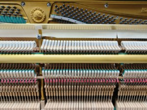 Piano Vertical Acústico de Lujo Profesional Yamaha U3C en Oferta, Usado, con Estilo Mecánico - Product Image 6