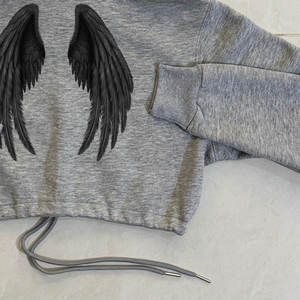 Sudaderas con Hombros Caídos para Mujer, Sudadera Corta Estampada Oversize para Mujer, Top Casual con Capucha y Logotipo Frontal, ¡Gran Venta! 2026 - Product Image 3