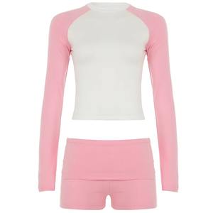 เสื้อยืดคอกลมแขนยาวสำหรับผู้หญิง2025ฤดูใบไม้ผลิกางเกงขาสั้นเอวสูงชุดเล่นกีฬาสีพื้นชุดออกกำลังกายแบบลำลอง - Product Image 5