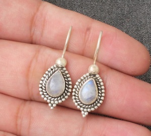 Pendientes de Plata de Ley 925 con piedra lunar arcoíris hechos a mano, joyería fina personalizada de diseñador para mujer, compromiso de boda - Product Image 4