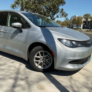 Nouvelles ventes authentiques d'occasion Incroyable d'occasion 2022 C-h-r-y-s-l-e-r Voyager LX FWD - Product Image 1