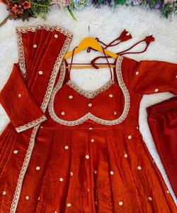 Vestido de Diseñador Fendi con Bordado de Lentejuelas Satinadas Rambo, Parte Inferior de Dupatta, Ropa de Boda, Multicolor, Algodón, EN STOCK, Prenda Étnica - Product Image 4