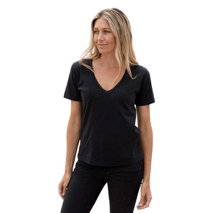 T-shirt pour femme en coton biologique de luxe 100% pré-rétréci certifié GOTS, col en V profond noir, doux, respirant, coupe classique - Product Image 3