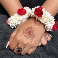 Aksesoris Rambut Gajra Berhias Mawar untuk Mengikat Sanggul, Cocok untuk Acara Haldi, Mehendi, Sangeet, Ganpati, Natal, Diwali, Hadiah yang Chic