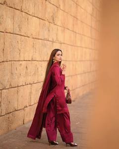 Dupatta inferior de seda de fiesta de bordado rosa oscuro Kurta con Secuencia múltiple - Product Image 2