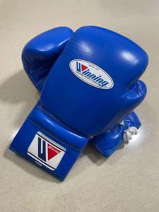 Fabrication OEM de gants de boxe en cuir de qualité supérieure, 100% cuir de vache véritable, à lacets, bleus, gants de boxe Winning - Product Image 6