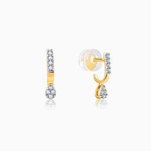 Anillo de diamantes cultivados en laboratorio Heer by GIVA y elegante conjunto de pendientes de diamantes con detalles en oro. - Product Image 6