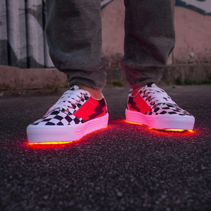 Chaussures de skateboard lumineuses Eskolo Lo - Tige en toile à lacets, style léger d'été (Carreaux/Rouge) - Product Image 3