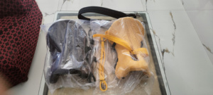 Silla de montar profesional sintética estilo inglés para entrenamiento, con doble banda abdominal y estructura de madera/plástico, para resistencia. - Product Image 2