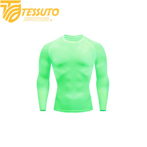 T-shirt de protection contre les éruptions cutanées pour homme à manches longues, en polyester et élasthanne respirant, impression par sublimation personnalisée, écologique, évacuation de l'humidité - Product Image 3