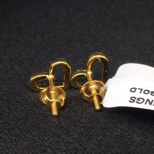 ต่างหูรูปหัวใจประดับเพชร14k ประดับด้วยเม็ดสีทองสวยงามเหมาะสำหรับเป็นของขวัญที่สมบูรณ์แบบในสไตล์โรแมนติกที่ไม่มีใครเทียบได้ - Product Image 3