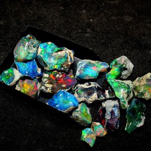 Opale noire de Welo éthiopienne, coupe ovale, changement de couleur, brute, naturelle, pour la fabrication de bijoux, pierres précieuses en vrac - Product Image 1