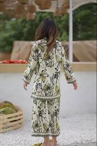 Nuevo Lanzamiento: Conjuntos de Cordón de Seda Satén Malai Puro para Mujer, Corte Regular, Estilo Casual Moderno, Hermoso Estampado Digital Reversible para Bodas - Product Image 2