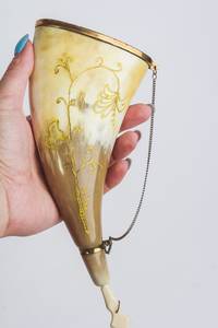 Tasse à corne à boire Viking authentique Divit | Chope à corne de bière médiévale authentique | Tasse à corne/Stein d'une capacité de 24oz. (Jarl, Poli) - Product Image 2