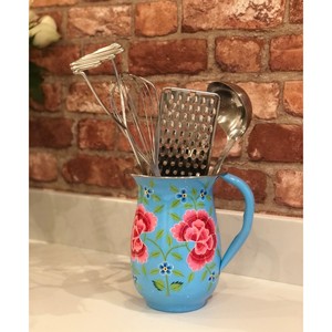 Carafe en émail en acier inoxydable écologique vintage, peinte à la main, bleu ciel floral, 1 L, cadeau pour une nouvelle cuisine - Product Image 3