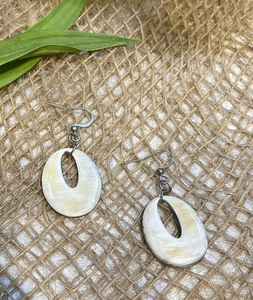 Pendiente de cuerno natural de alta calidad para mujer Pendiente Joyería de cuerno Uso diario natural Búfalo por glowin fashion - Product Image 1