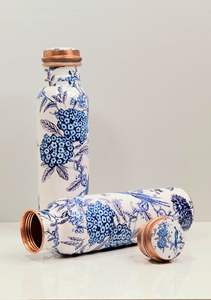 Bouteille d'eau en cuivre laqué à motif floral premium avec motif de carreaux marocains bleus et bouchon brillant anti-fuite - Product Image 5