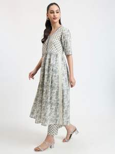 Kurta en coton imprimé fleuri pour femmes avec pantalon ensemble demi-manches col en V pour filles vêtements de fête gris blanc pour les saisons d'été et d'hiver - Product Image 4