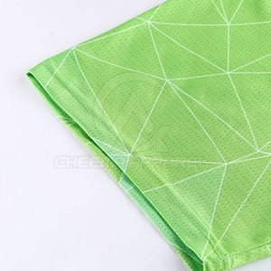 Maillot de sport personnalisé en sublimation, matière à séchage rapide et haute performance, idéal pour la course à pied et les activités sportives. - Product Image 5