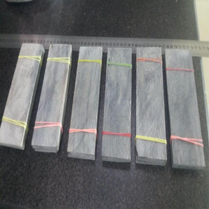 กรอบแว่นตาทำจากเขาควายสีแดง แผ่นเขาควายธรรมชาติ รูปทรงสี่เหลี่ยมผืนผ้า ผลิตในอินเดีย กรอบแว่นตาสำหรับทุกเพศ - Product Image 1