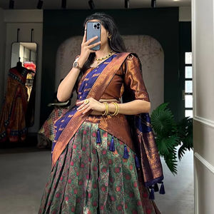 Jacquard élégant Lehenga Choli Vêtements de fête de mariage classiques pour les saisons d'hiver - Product Image 1