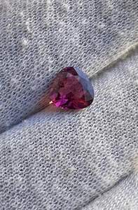 Piedra Preciosa de Turmalina Rosa Natural en Forma de Corazón - Product Image 6