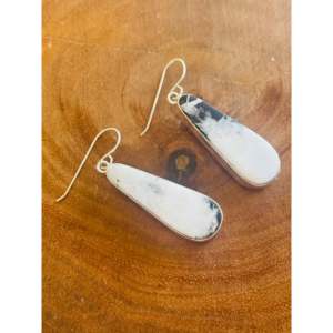 Boucles d'oreilles pendantes Navajo en argent sterling et buffle blanc avec placage or, forme goutte d'eau, perle et diamant, pour mariages et fêtes - Product Image 2