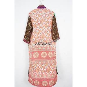 Robe kimono en soie vintage faite à la main en Inde - Vêtement de nuit élégant, respirant, à séchage rapide et doux pour femmes - Product Image 5