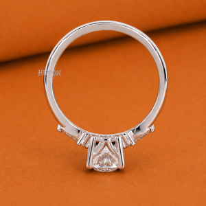 Bague de fiançailles en diamant de laboratoire ovale de 1,00 carat, diamants marquise et ronds sur les côtés, bague à 7 pierres, bague de mariage pour femme, demande en mariage unique - Product Image 5