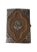 Flor de cuero genuino de alta calidad con hermoso diseño en relieve de tapa dura cuaderno de escritura diario hecho a mano Deckle Edge Paper